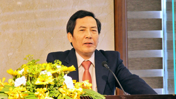Nhà thơ Thuận Hữu nhặt dọc đường những phút xao lòng