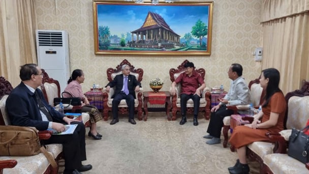 Trường Đại học Cửu Long đón mừng Tết Bunpimay tại Lào