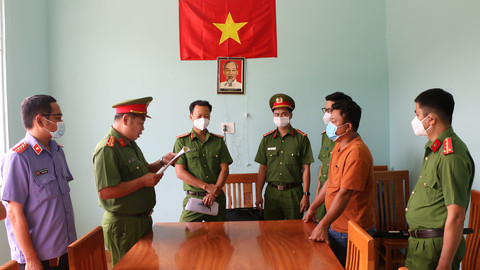 Buôn lậu hàng ngàn tấn hạt điều dưới hình thức tạm nhập, tái xuất