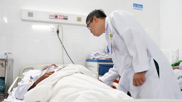 Bệnh nhân bị áp xe gan do nuốt xương