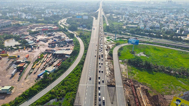 Cao tốc TP.Hồ Chí Minh - Long Thành - Dầu Giây ùn tắc 5km