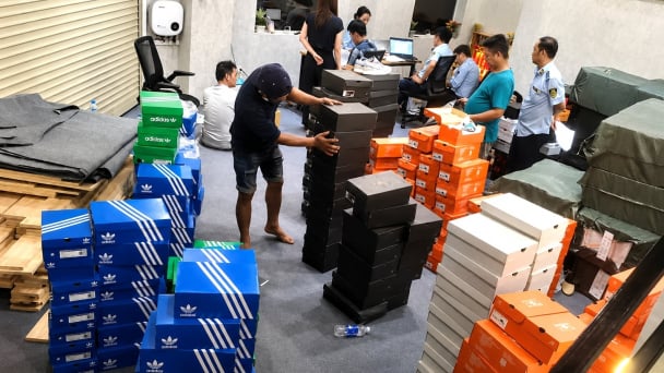 TP.HCM dồn lực kiểm tra ngoài giờ các 'điểm nóng' hàng giả