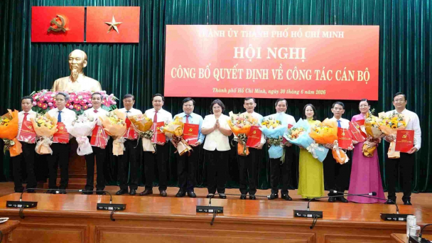 Điều động 12 lãnh đạo sở, ngành làm bí thư, phó bí thư phường, xã
