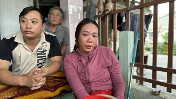 Vụ 2 tàu cá bị lốc xoáy đánh chìm: Chỉ biết nhìn nhau, hy vọng!