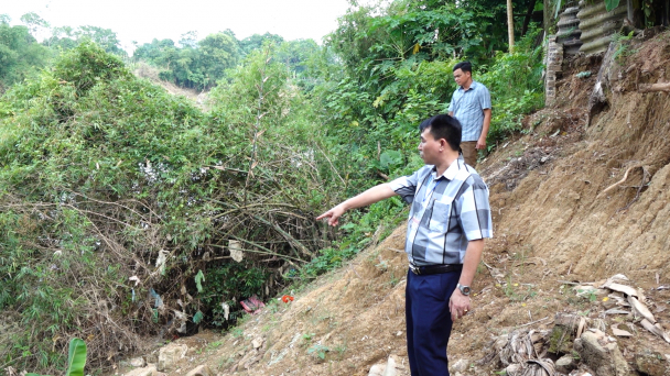 Sạt lở bờ sông Cầu, đe dọa hàng chục hộ dân