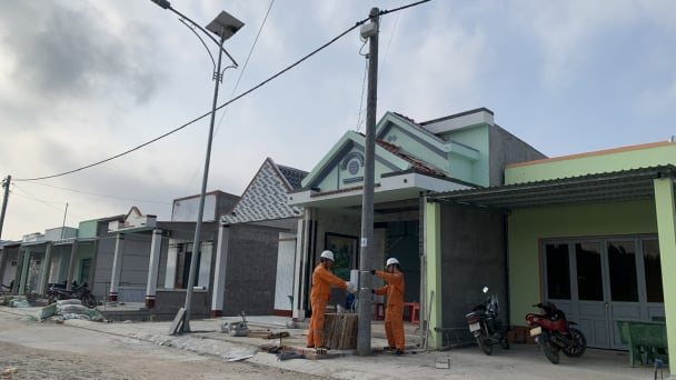 Mái ấm của những người... chạy sóng