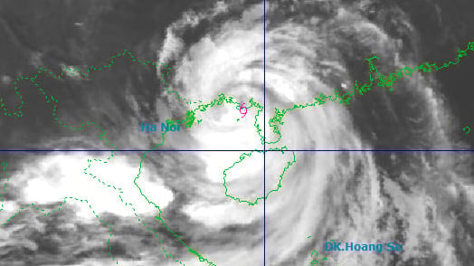 Lo ngại bão Matmo gây mưa lớn, nhiều địa phương cho học sinh nghỉ học