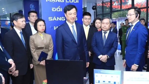 Ông Nguyễn Duy Ngọc thăm Triển lãm Mạng lưới đổi mới sáng tạo Hà Nội