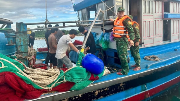 Xử phạt tàu cá Quảng Ngãi vi phạm quy định chống khai thác IUU trên biển