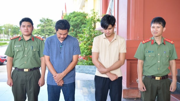 Khởi tố hai tài xế tổ chức đưa 10 người Trung Quốc xuất cảnh trái phép