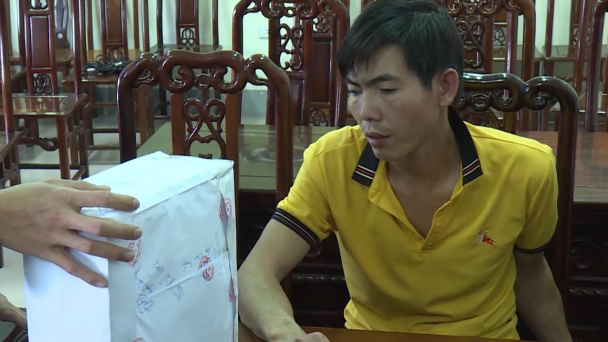 Bắt nghi phạm vận chuyển 4 bánh heroin cùng 3 kg ma túy đá