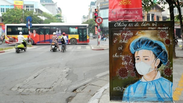 Tranh cổ động phòng chống dịch Covid-19 trên tủ điện ở Hà Nội