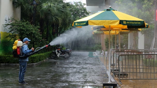 Phun khử khuẩn các điểm tổ chức thi tốt nghiệp THPT 2021