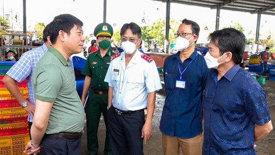 Kiểm tra tình hình chống khai thác IUU tại Cà Mau