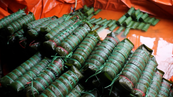 Dẻo thơm bánh tét làng Chuồn