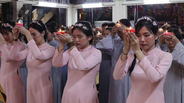 Người Sài Gòn bật khóc trong ngày 'thương mẹ, nhớ cha'