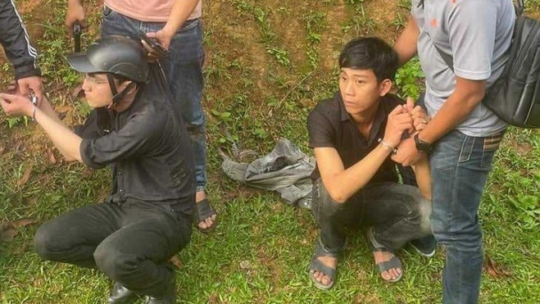 Bắt hai nghi phạm dùng súng bắn hai nữ công nhân môi trường