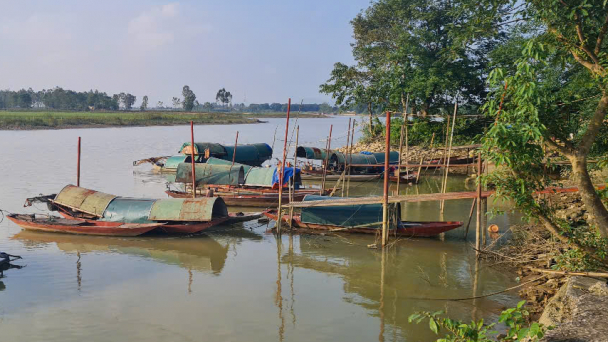 Xóm chài hơn 10 năm ngóng khu tái định cư tránh sạt lở