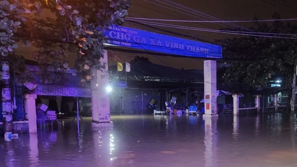 Nhiều nơi tại Nha Trang ngập sâu trong biển nước