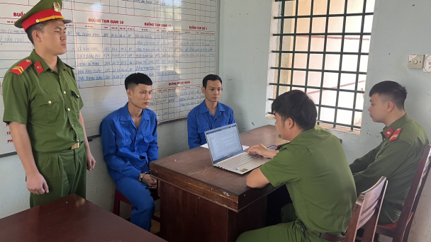 Khởi tố 2 đối tượng cướp giật dây chuyền người dân
