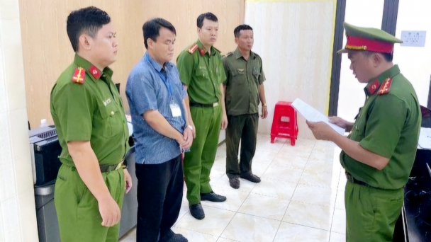 Bắt thêm một đăng kiểm viên nhận hối lộ