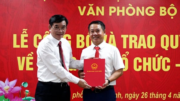 Trao quyết định bổ nhiệm Trưởng Cơ quan đại diện Văn phòng Bộ NN&MT phía Nam