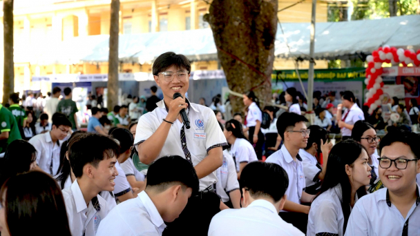 Tư vấn tuyển sinh và giới thiệu việc làm - ngày hội lớn ở VNUF2