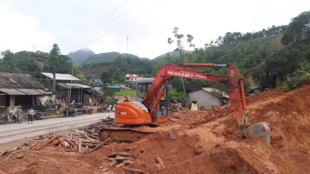 Một phụ nữ tử nạn do sạt lở đất