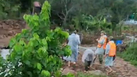 3 người trong gia đình tử vong do nước lũ cuốn trôi