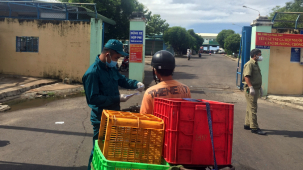 Cảng cá Phan Thiết vừa duy trì hoạt động, vừa đảm bảo phòng, chống dịch