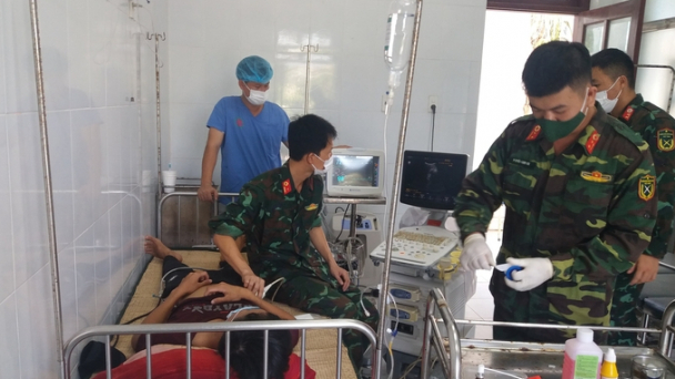 Ngư dân bị tai nạn lao động trên biển được cấp cứu kịp thời