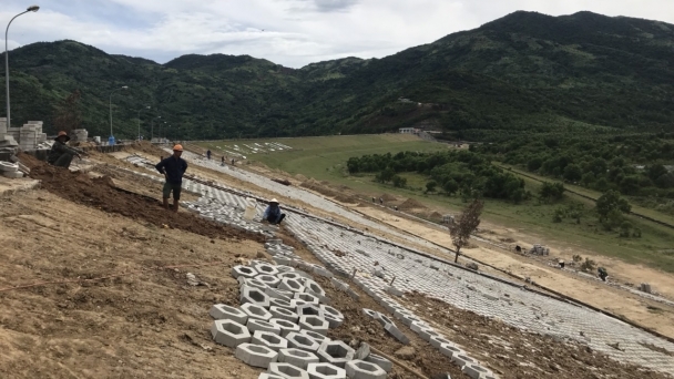 Hàng loạt hồ chứa nước xuất hiện vết thấm