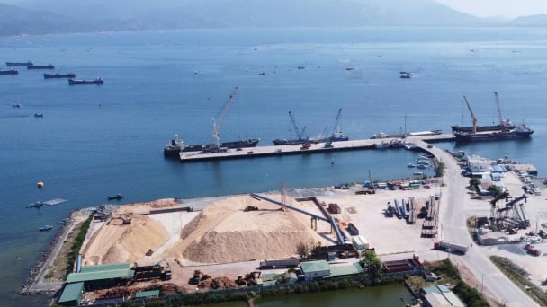 Khánh Hòa yêu cầu áp dụng tiêu chuẩn cảng xanh và thông minh