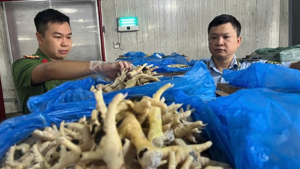 Hơn 10.000 tấn chân gà ‘bẩn’ được bán ra thị trường