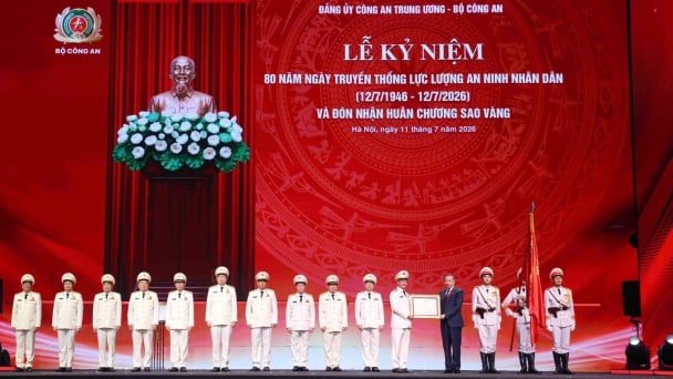 Lực lượng An ninh nhân dân đón nhận Huân chương Sao Vàng lần thứ 4