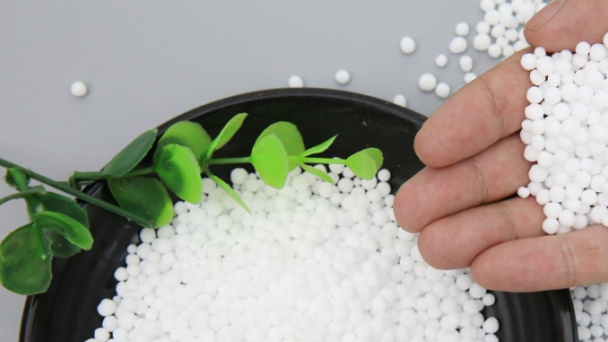 Liên tục tăng nóng, giá urea bán lẻ vượt mốc 14.000 đồng/kg