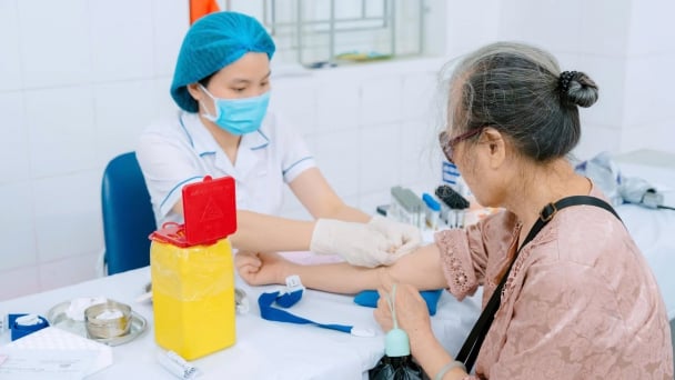 Hà Nội khám sức khỏe định kỳ miễn phí cho khoảng 9,2 triệu dân