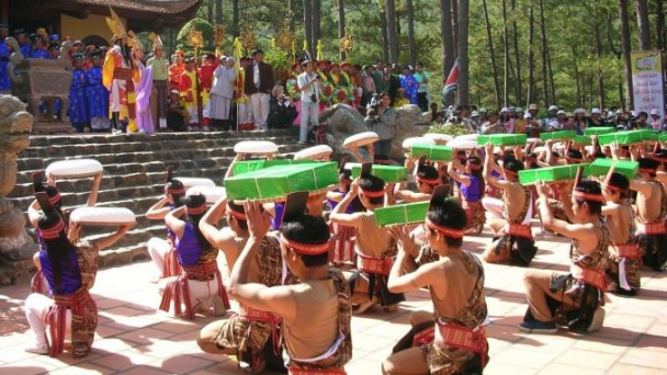 Đất của người con cả