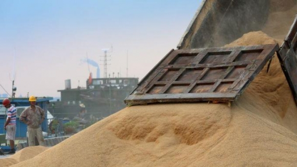 Trung Quốc từ bỏ mục tiêu tăng trưởng khiến thị trường hàng hóa lao dốc