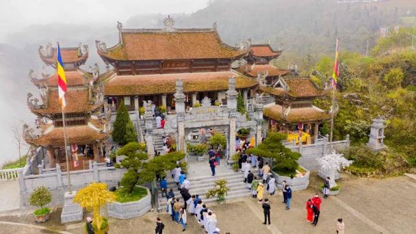 Hành hương bái Phật về miền non thiêng Fansipan
