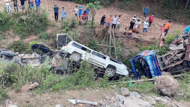 Tông xe liên hoàn trên Quốc lộ 9, 7 người bị thương