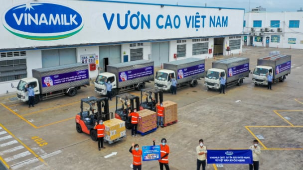 Vinamilk đẩy mạnh tiếp sức tuyến đầu chống dịch tại 50 bệnh viện