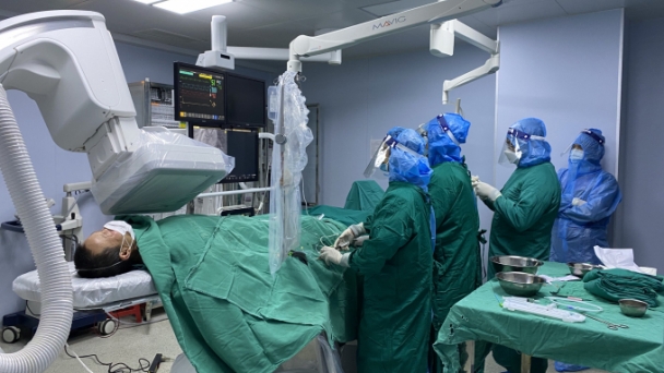 Đau ngực vào viện thì phát hiện nhiễm Covid-19 và nhồi máu cơ tim