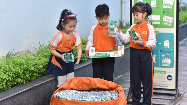 Thí điểm mô hình thu mua vỏ hộp giấy đựng đồ uống trong cộng đồng