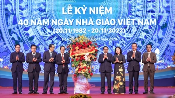 Tri ân những người vượt muôn vàn gian khó, đưa tri thức đến với học sinh