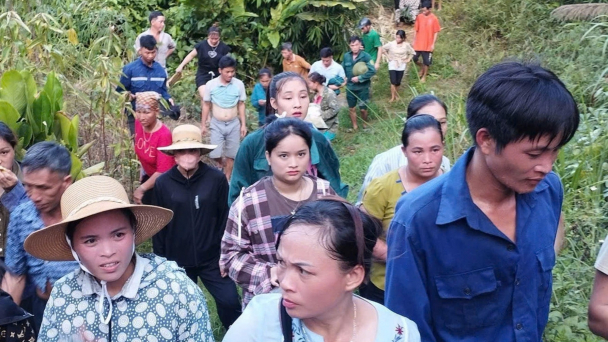 Hàng trăm người tìm cháu bé 6 tuổi đi lạc trong rừng