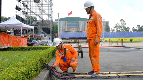 Thợ điện Thủ đô ngày đêm 'trực chiến' phục vụ Đại lễ A80