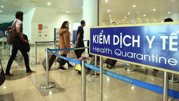 'Qua mặt' kiểm soát dịch sân bay sau khi về từ vùng dịch