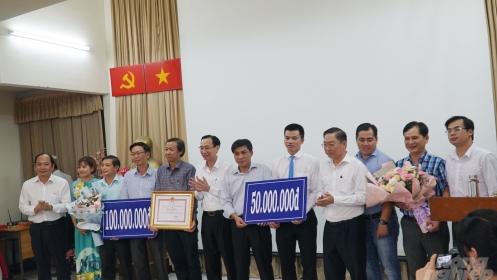 TP.HCM: Thưởng nóng 2 bệnh viện điều trị thành công các ca nhiễm Covid-19