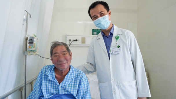 Suýt vỡ động mạch chủ trên thận